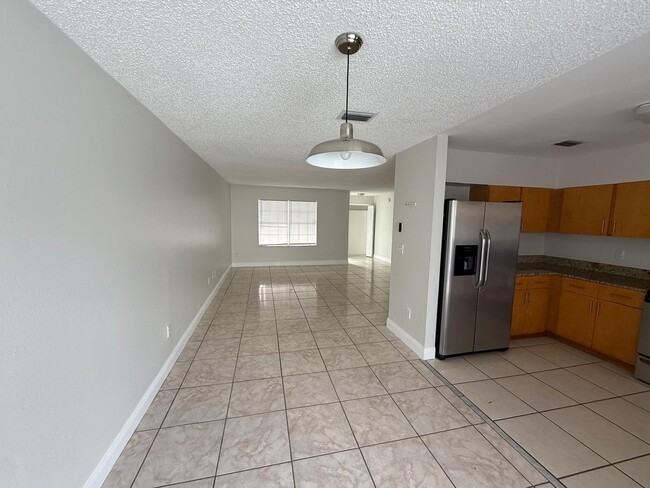 Building Photo - Spacious 3-Bedroom, 2-Bath Home in Prime O...