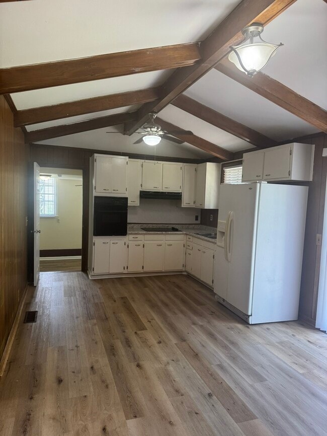 Building Photo - 3004 Lytle Dr
