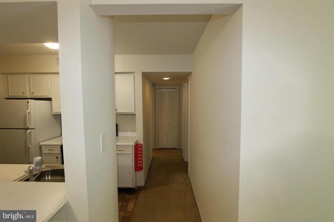 Building Photo - 8509 Barrington Ct