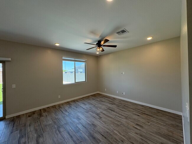Building Photo - 17056 W Alice Ave