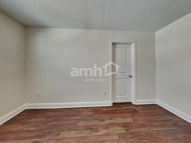 Building Photo - 27280 St Andrews Ave