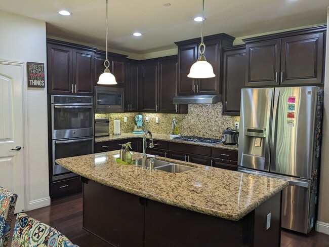 Building Photo - Lovely 4 Bedroom Blackstone Home