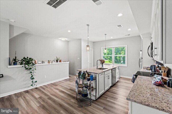 Building Photo - Newly Built Modern Home for Rent in Charming Colonial Beach – with Pool Access Included!