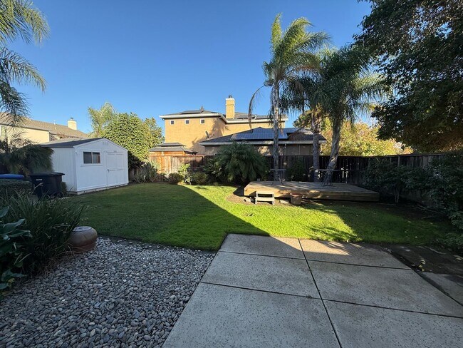 Building Photo - Large two story in Rose Hollow neighborhoo...