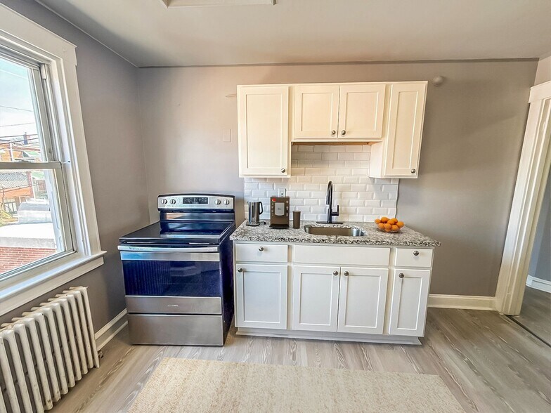 Building Photo - 4358 Shamrock Ave