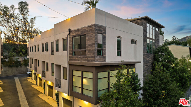 Building Photo - 2111 N Cahuenga Blvd