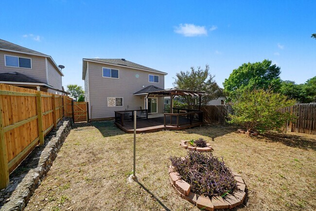 Building Photo - Beautiful 4-Bedroom Home in Bulverde Villa...