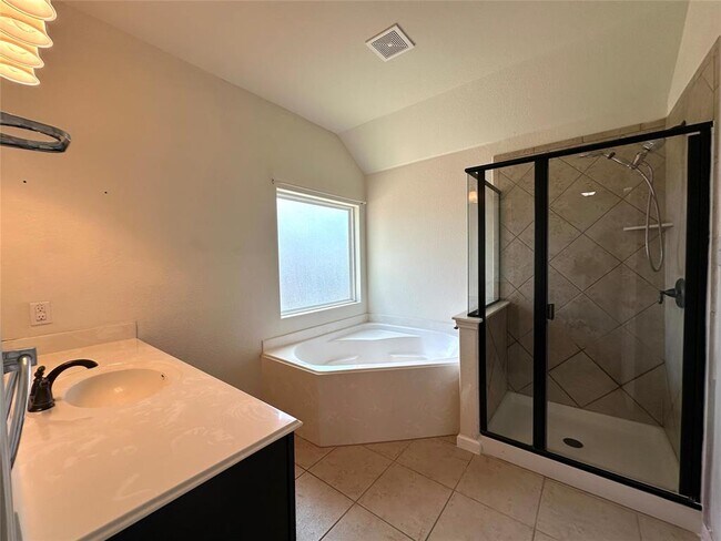 Building Photo - 1453 Treeta Trail