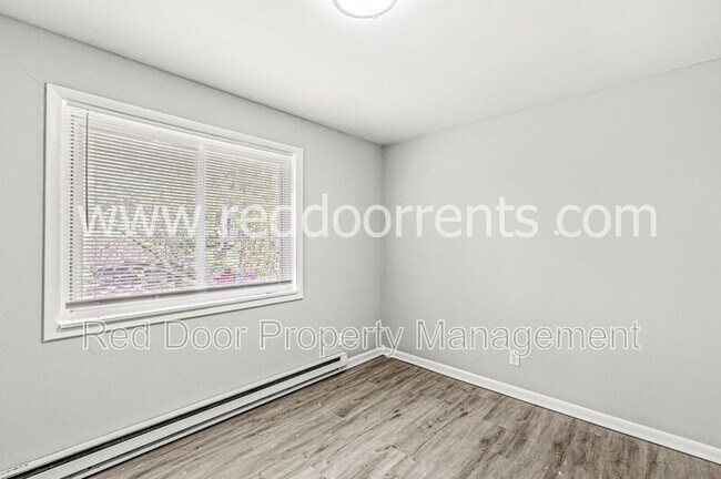 Building Photo - 10301 Medallion Dr