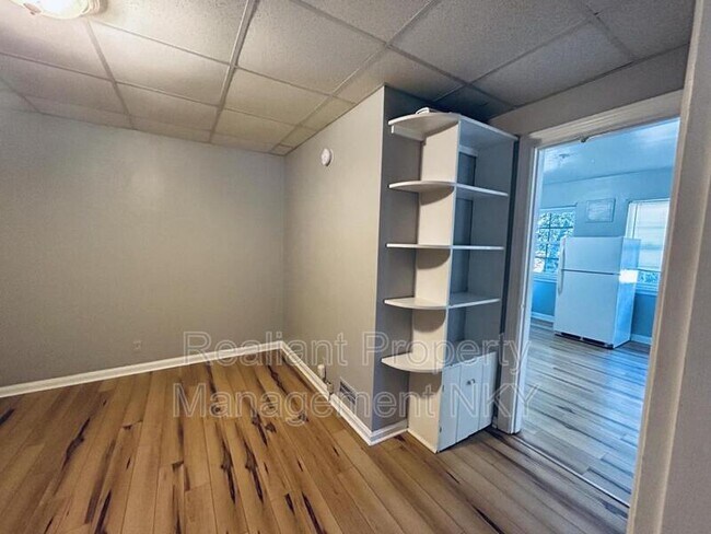 Building Photo - 131 E 6th St