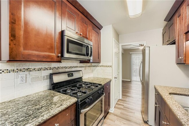 Building Photo - 1699 Cedar Bluff Way