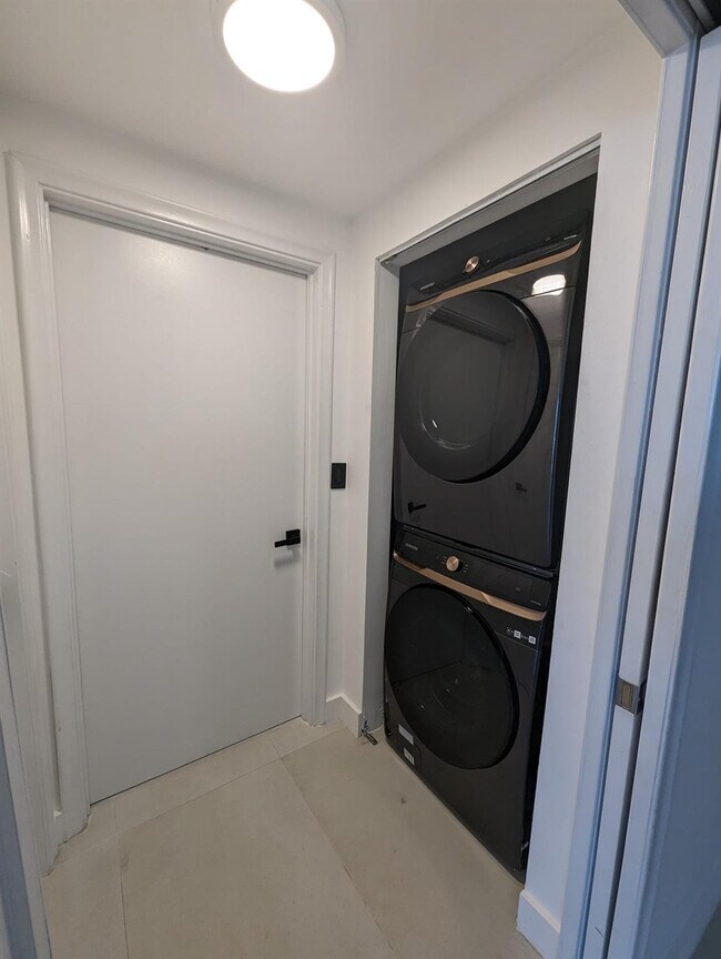 Building Photo - 18800 NE 29th Ave