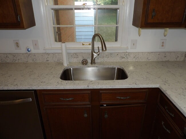 Building Photo - 837 Malabu Dr