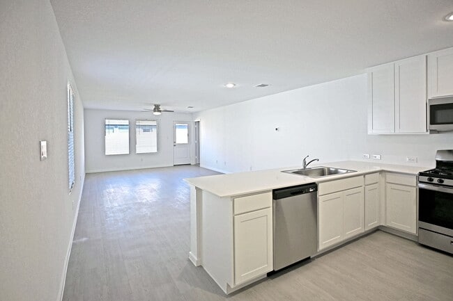 Building Photo - 2429 Legends Crk