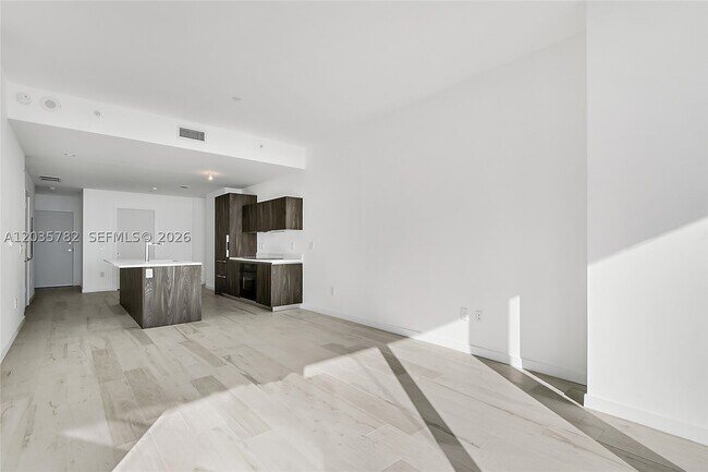 Building Photo - 480 NE 31st St