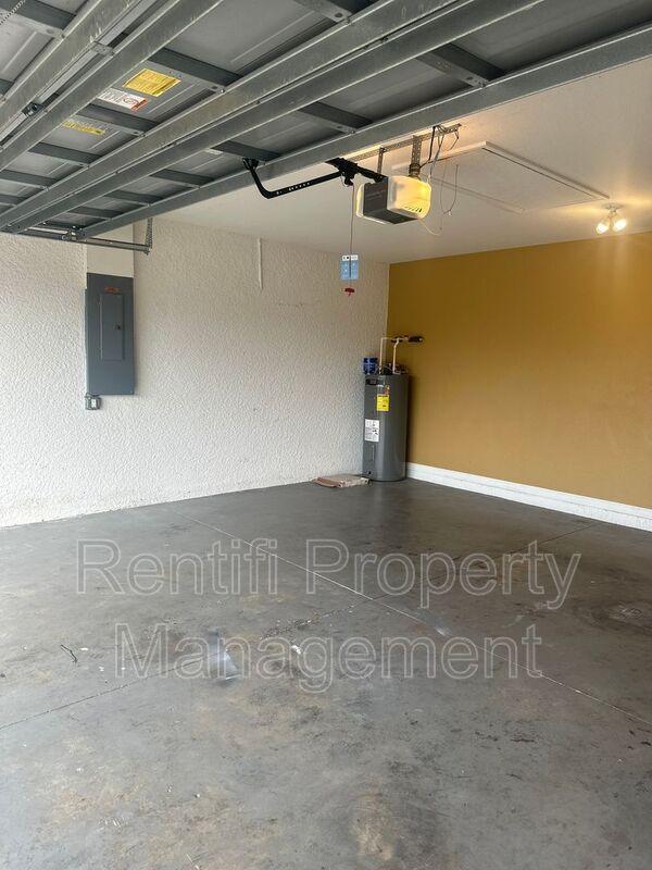 Building Photo - 1513 NE 36th Terrace