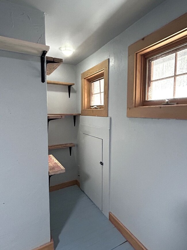 Building Photo - Creekside Cottage Living with Bonus Studio Space