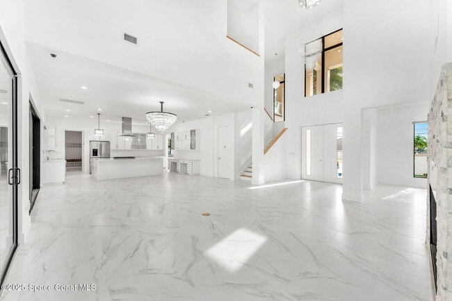 Building Photo - 2355 N Riverside Dr