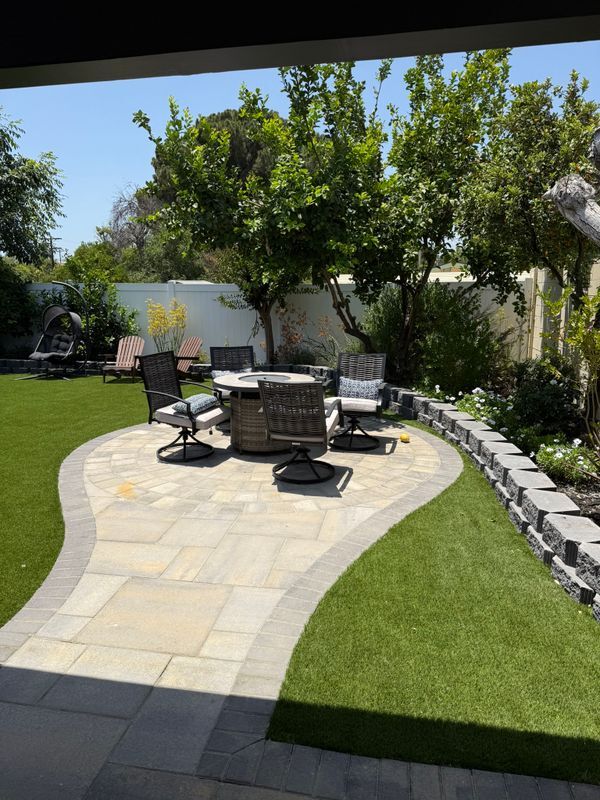 Building Photo - 7627 Encino Ave