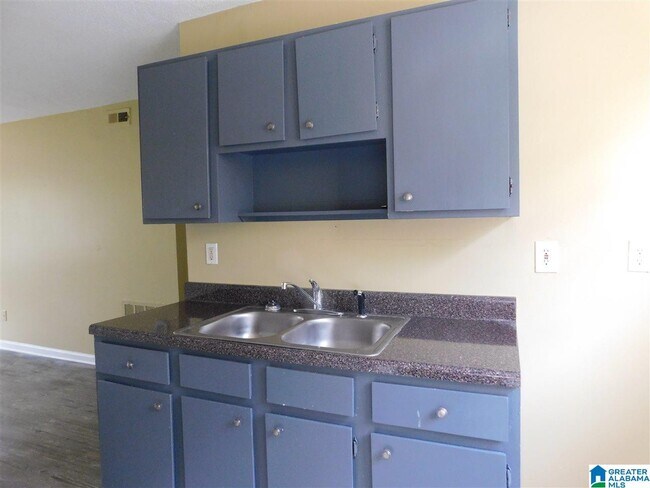 Building Photo - 1112 4th Ave W