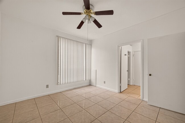 Building Photo - 2121 El Paseo St