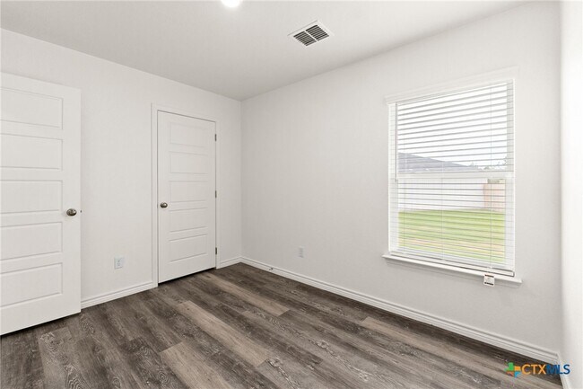 Building Photo - 1106 Lindsey Dr