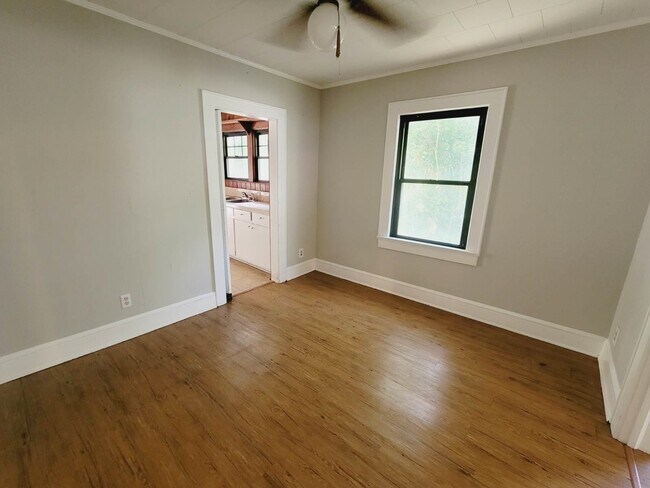 Building Photo - 526 N Adams St