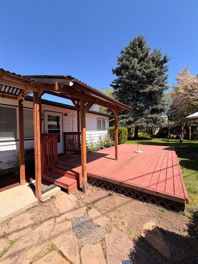 Building Photo - 4-Bedroom 4-Bathroom home with attached Studio apartment