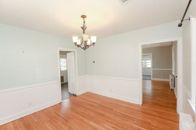 Building Photo - Cape Cod Rental Available in Norfolk!