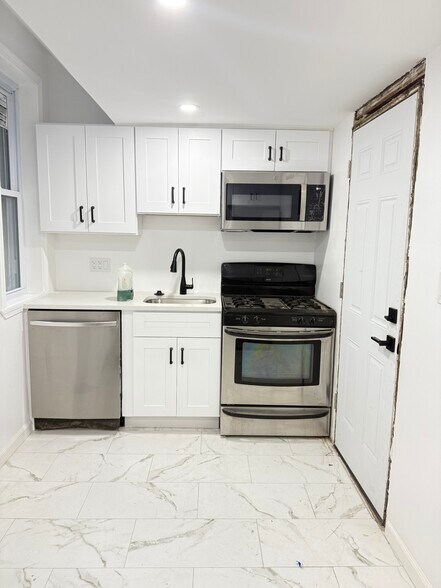 Primary Photo - 32 Sidlaw Rd