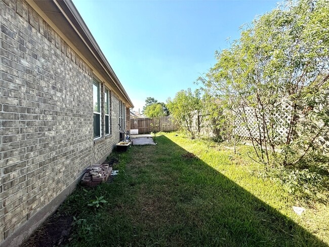 Building Photo - 13926 Roanoke Falls Dr