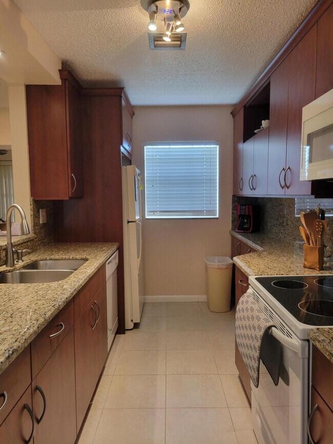 Building Photo - 14629 Canalview Dr