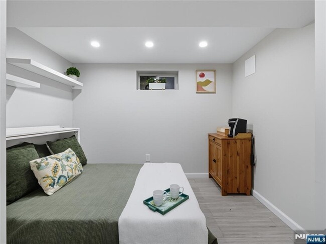 Building Photo - 197 Fairview Ave