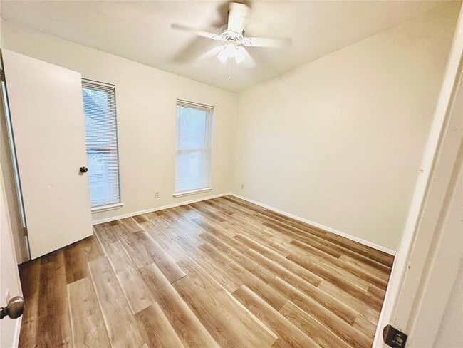 Building Photo - 3822 Southway Dr