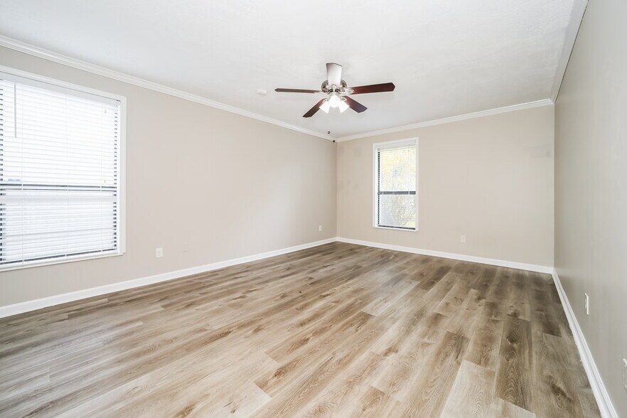 Building Photo - 3167 Laurel Grove S