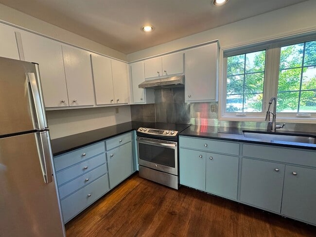 Building Photo - 524 Equinox on The Battenkill