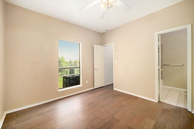 Building Photo - Beautifully Crafted 3 bed 2 bath duplex lo...