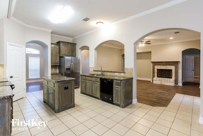 Building Photo - 1705 Colonial Dr