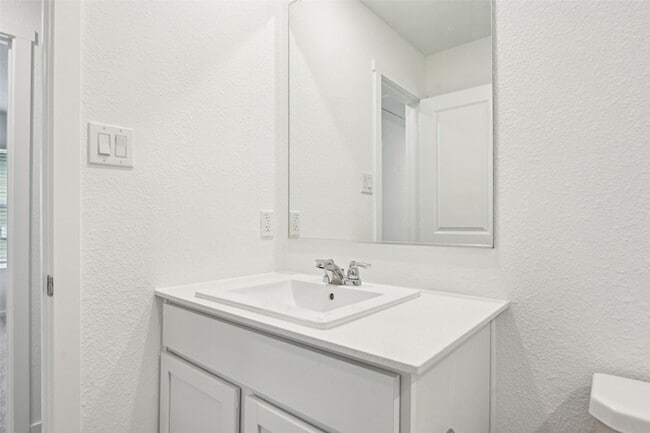 Building Photo - 723 Ponderosa Ln