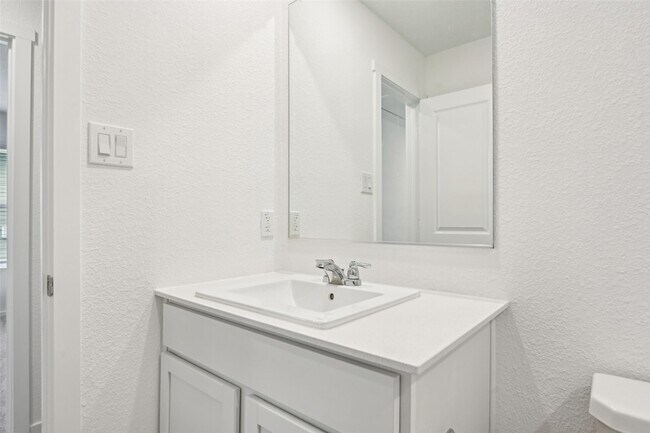 Building Photo - 726 Ponderosa Ln