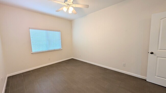 Building Photo - Spacious 4 bed 3 bath home near Diamond Head