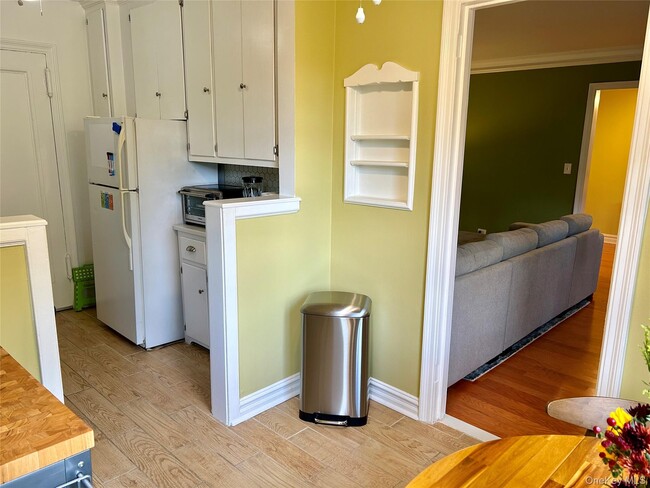 Building Photo - 474 W 238th St