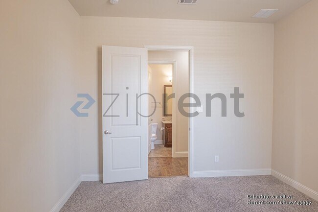 Building Photo - 232 Whitewing Ln
