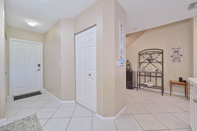 Building Photo - NOW AVAILABLE - Cozy Townhome w/ 1 Car Garage in Fort Myers!