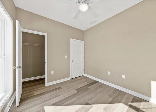 Building Photo - 2658 Cedrus Ave