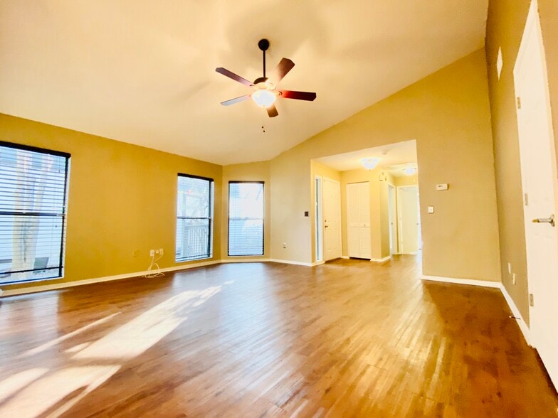 Living area - 13903 LAZY OAK DRIVE