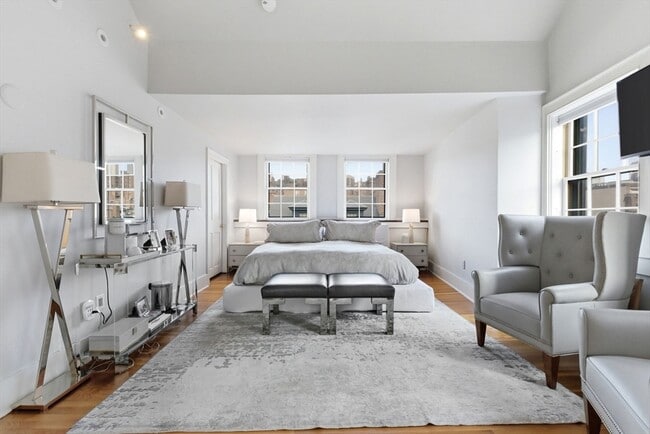 Building Photo - 50 River St