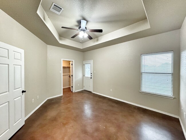 Building Photo - Spacious 3 Bed, 2 Bath Duplex for Lease in...