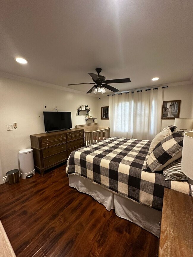 Building Photo - Gorgeous 3-Bedroom 2 bath Home with Pool A...
