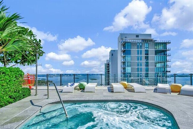 Building Photo - 501 NE 31st St